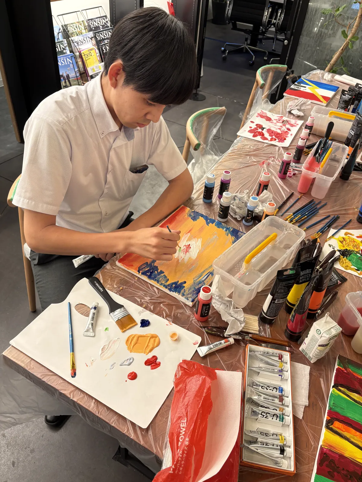 ツクルナイトで絵を描く参加者